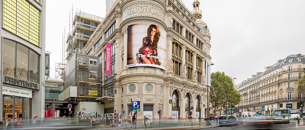 THE KOOPLES & Emily Ratajkowski sur le PRINTEMPS HAUSSMANN